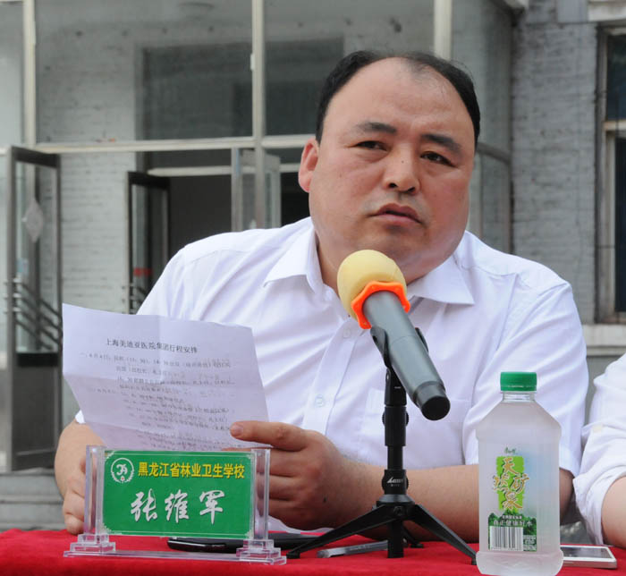 实习就业科副科长张维军强调招聘会注意事项及应聘技巧