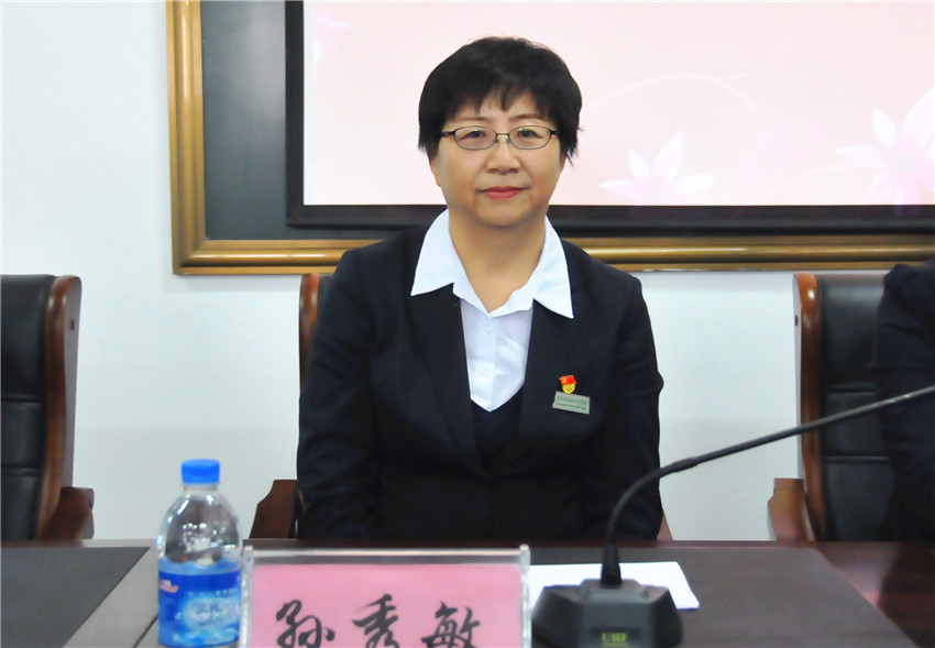 "森工巾帼标兵:李卓 学校"三八红旗手:季宏艳,丁 鑫,魏国霞